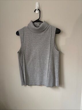 Zara Sleeveless Turtleneck Top in Light Gray